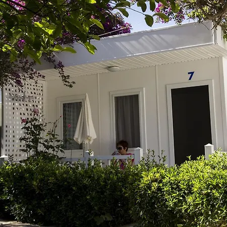 Blue & White Tatil parkı Çıralı