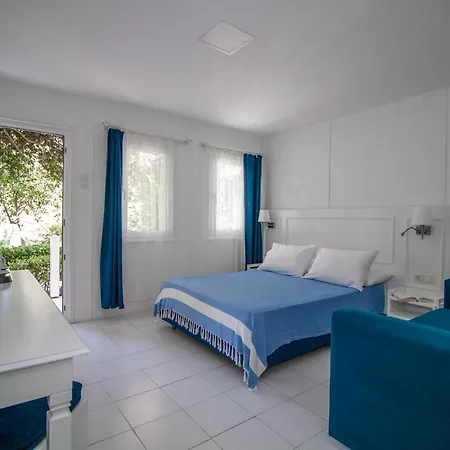 Blue & White 3*